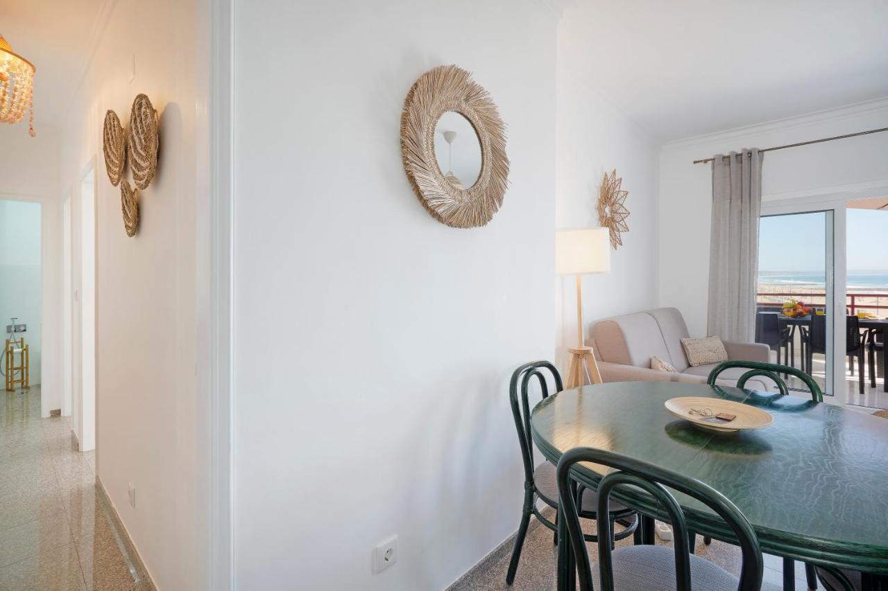 Costa Beach Apartment By The Portuguese Butler Costa da Caparica Extérieur photo